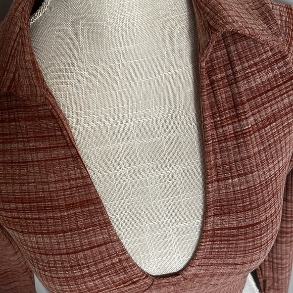 Self-tie Collared Top - Picture 5 of 8